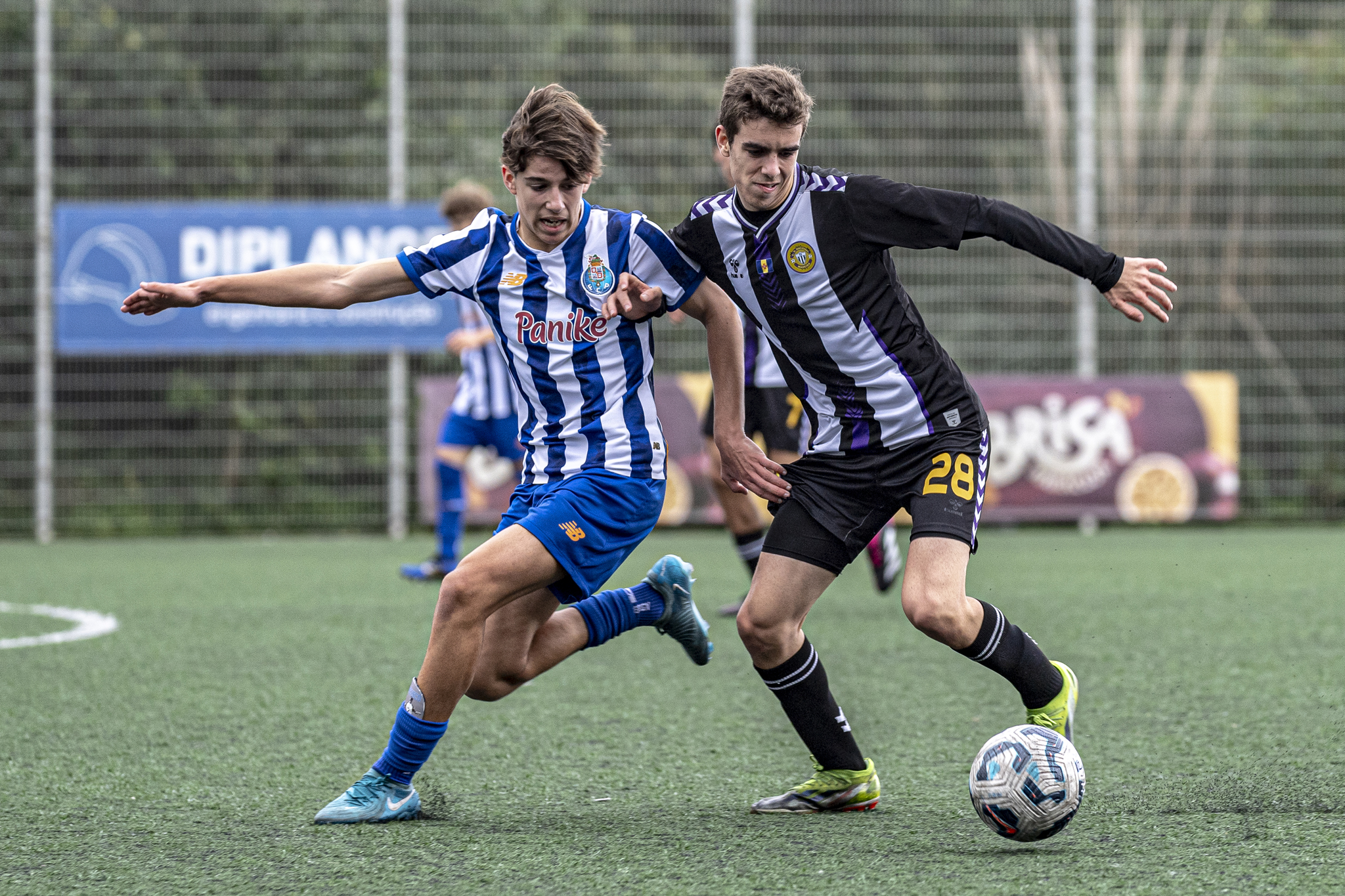 SUB-17 - II Divisão: Nacional inicia caminhada com empate